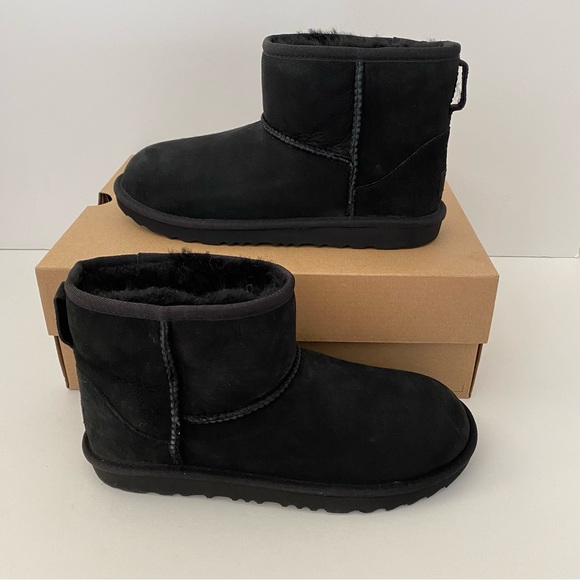 UGG Classic Mini Boots Kid’s 6 (Will Fit Women’s 8) - Picture 10 of 10